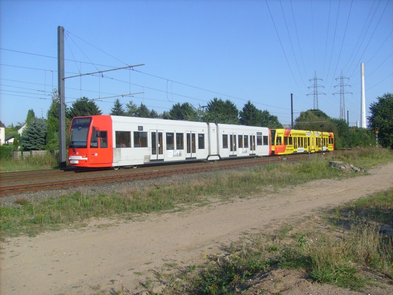 4059 + 4064 - Linie 12 - Merkenich Mitte - 24.08.2009: DIese zwei Bombadier- Stadtbahnwagen von 1996 haben indies ihre etwa 45-mintige Reise gerade erst begonnen, in Krze werden sie Merkenich Mitte erreichen.
