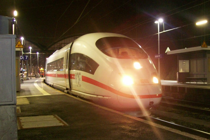 406 002 steht am Abend des 19.02.2007 im Aachener Hbf, abfahrtbereit nach Brssel Midi.