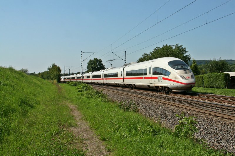 406 003-4 und 403 033-4 als ICE 104/504 auf dem Weg von Basel SBB