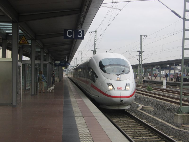 406  Kln  fhrt am 26.05.07 als ICE 824 von Frankfurt nach Kln in Siegburg/Bonn ein.