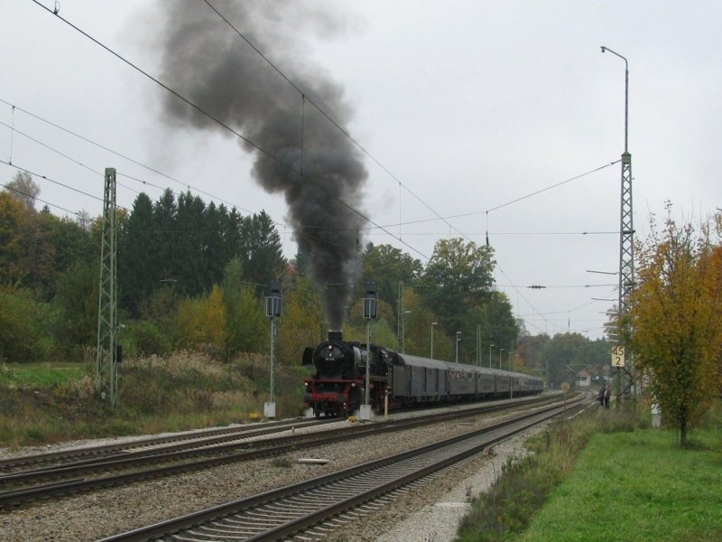 41 018 fhrt nach einer Zugberholung in Aling wieder los, 11.10.2008.
