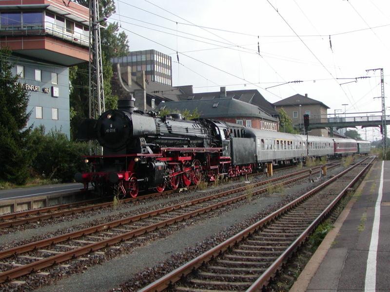 41 018 mit Sonderzug am 03.09.2005 in Schweinfurt Hbf
