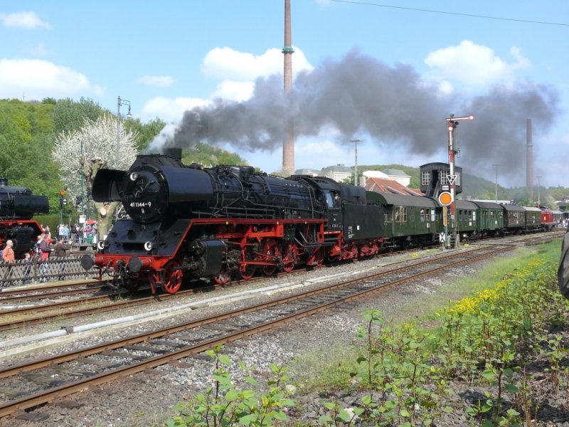 41 1144-9 bei der Einfahrt in Bochum-Dahlhausen am 19.4.2009