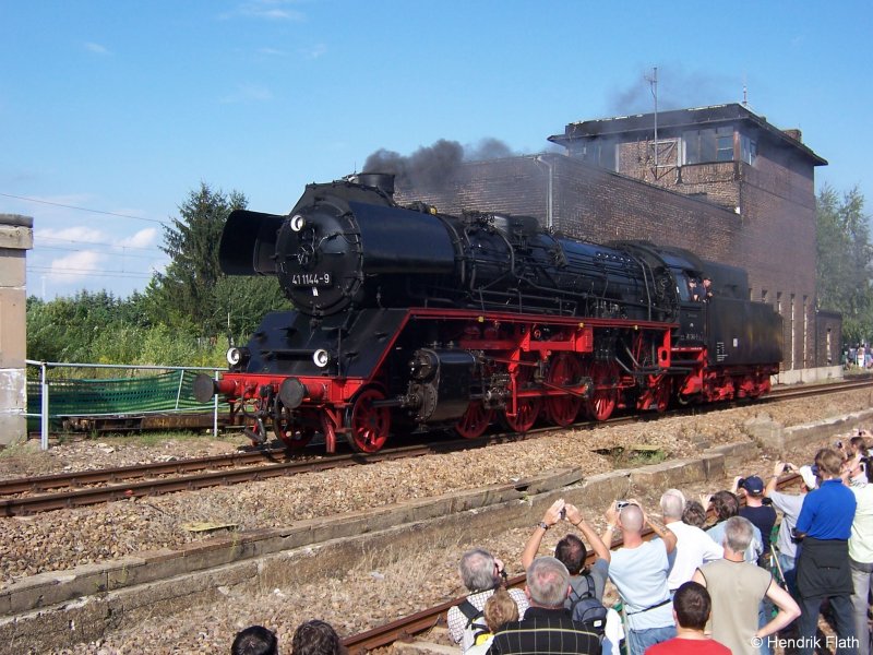 41 1144-9 der IGE Werratalbahn aus Eisenach fhrt bei der Lokparade, des 17. Heizhausfestes des Bw Chemnitz Hilbersdorf am 25.08.2007, an den Fotografen vorbei.