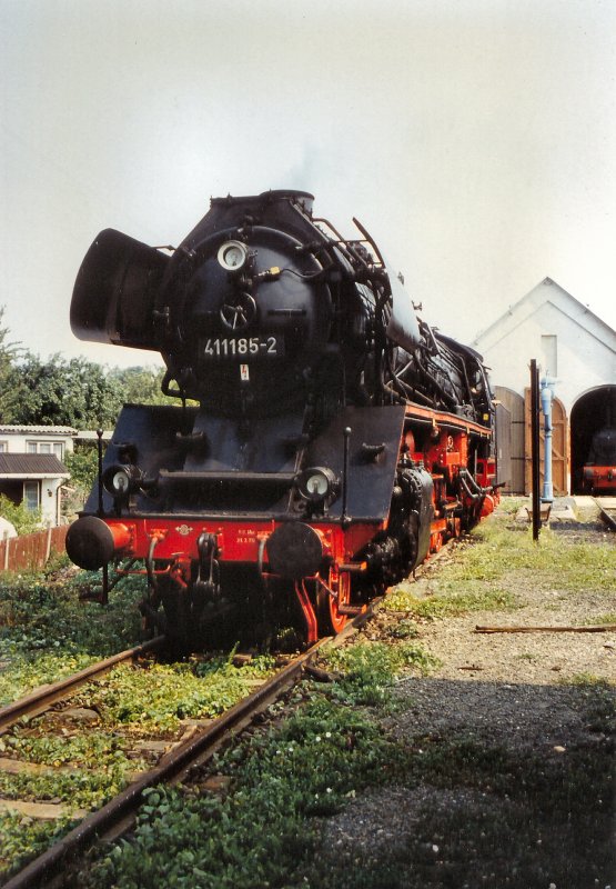 41 1185-2 vor den Lokschuppen in Erfurt-West, um 1986