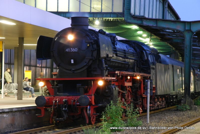 41 360 am 31. Mai 2009 um 22:13 Uhr mit einem Sonderzug �n Duisburg Hbf