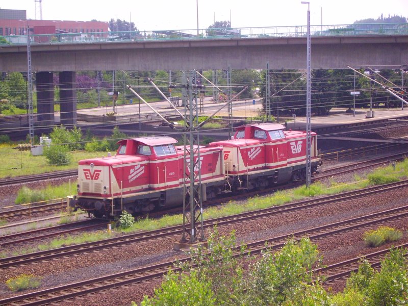 410 05 und 410 04 stehen im nrdlichen Gleisfeld des Bahnhofes Hamburg-Harburg bei der Wochenendruhe. 01.07.07