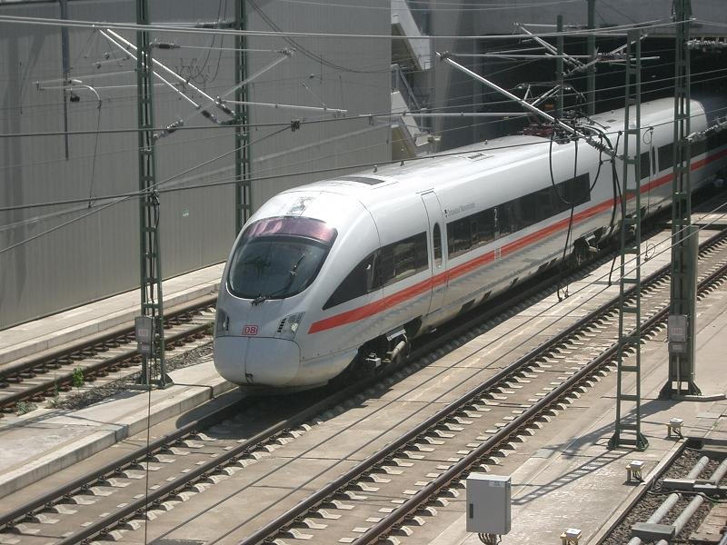 411 ???-? (Ostseebad Warnemnde) verlsst den Berliner Fernbahntunnel auf der Fahrt nach Gesundbrunnen. 2008-05-19.