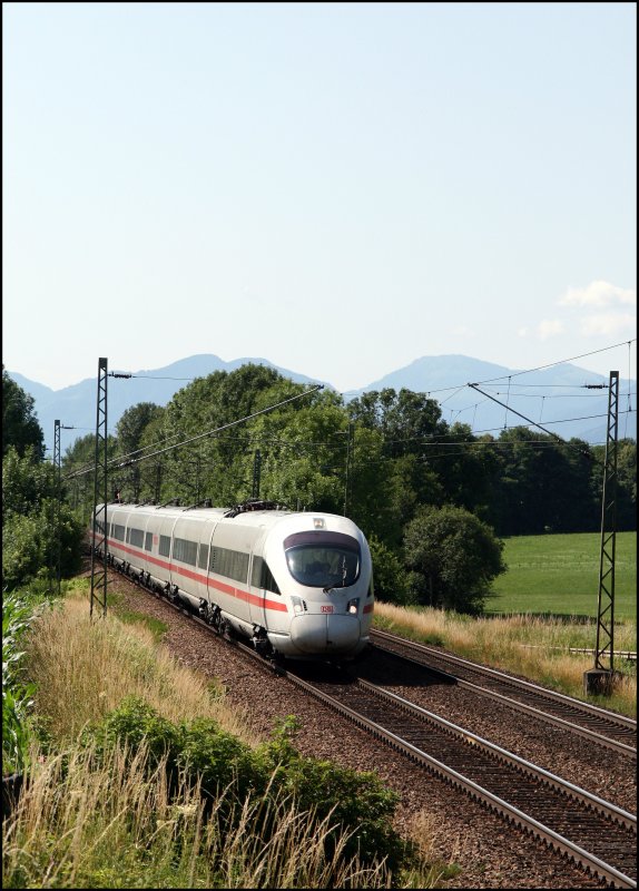 411 010  Naumburg (Saale)  ist am 24.06.2007 als ICE116 von Wien Westbahnhof nach Mnchen unterwegs.