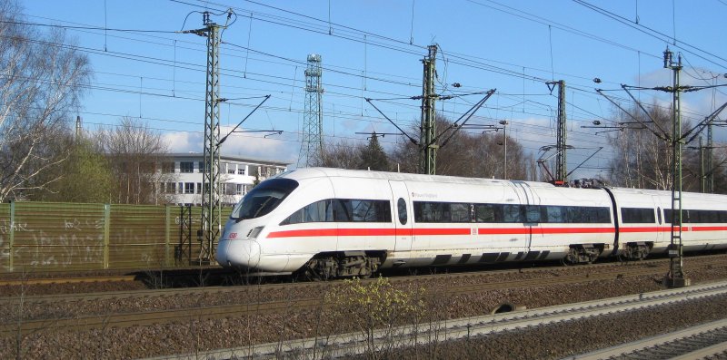 411 018-5 durchfhrt am 1.04.09 als ICE 72234 Berlin Sdkreuz - Hamburg-Altona Hamburg-Harburg Richtung Hamburg-Hbf.