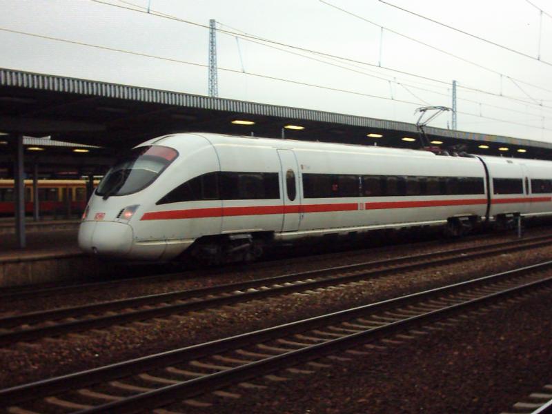 411 031 in Berlin Schnefeld Flughafen am 04.02.05