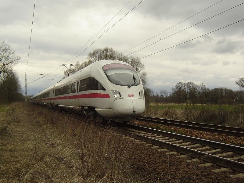 411 076 als Leerzug nach Dresden Hauptbahnhof. Dieser Zug dient als Vorleistung des EuroCity 172 nach Hamburg Altona. 