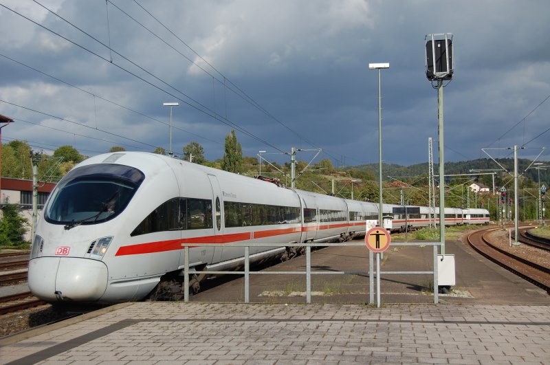 411 083  Oberursel (Taunus)  fhrt am 05.09.07 als ICE 184 von Zrich HB nach Stuttgart HBF in den Bahnhof Rottweil ein.