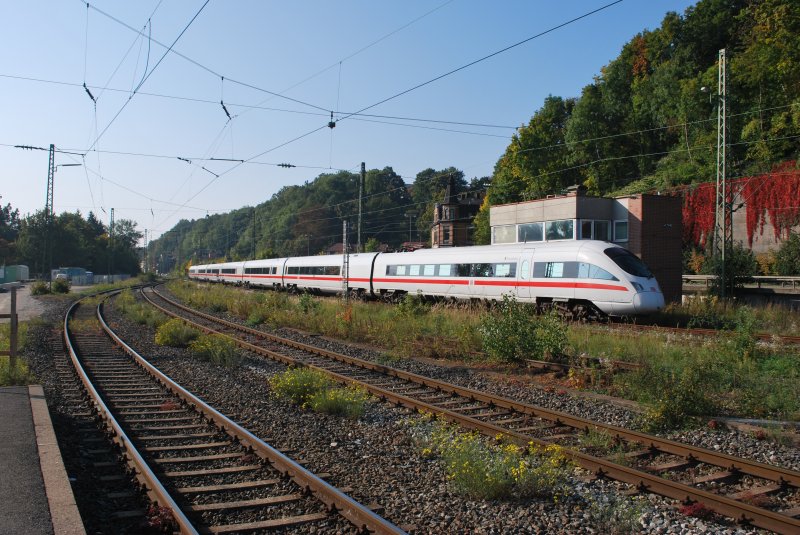 411 554 auf den Weg zu seiner  Taufe  nach Sonneberg durchf�hrt den Bahnhof Coburg. 27.09.2008
