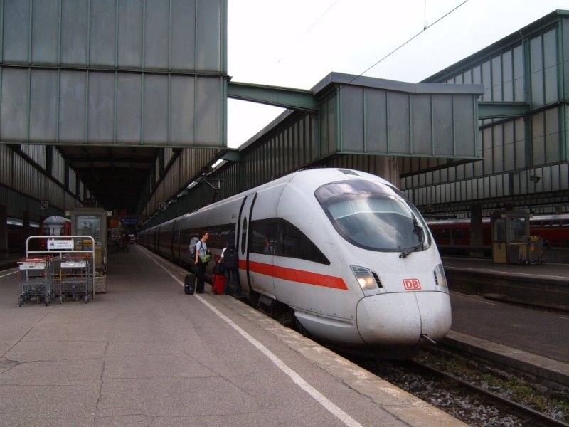 411 582-0  Mainz  mit dem Fahrtziel Zrich am 06.06.07 auf Gleis 7 des Stuttgarter HBFs.