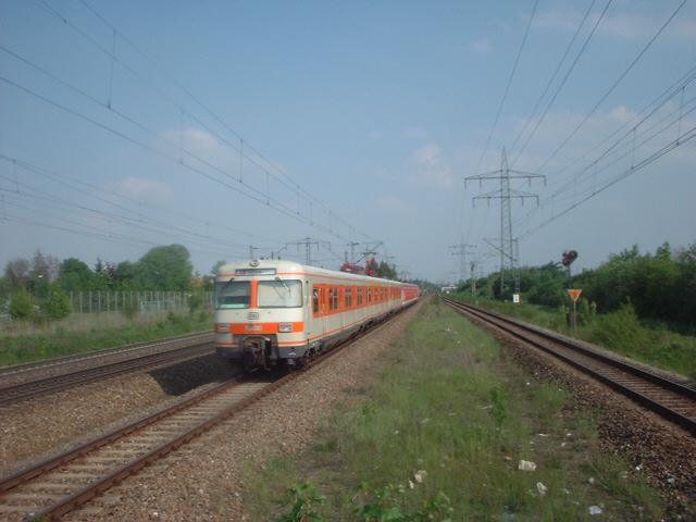 420 001 bei der Einfahrt in Langwied als S3 Richtung Olching.