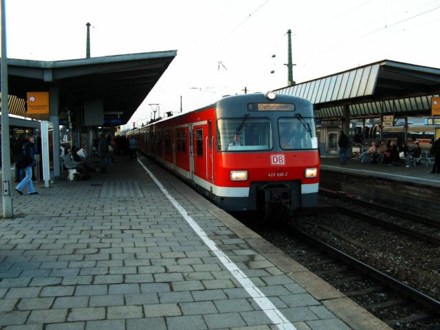 420 066 ist am 03.12.04 auf der vorletzten Runde Richtung Ostbahnhof.