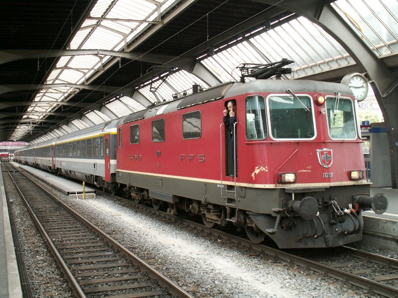 420 11207 in Zrich Hbf zur Abfahrt bereitgestellt

