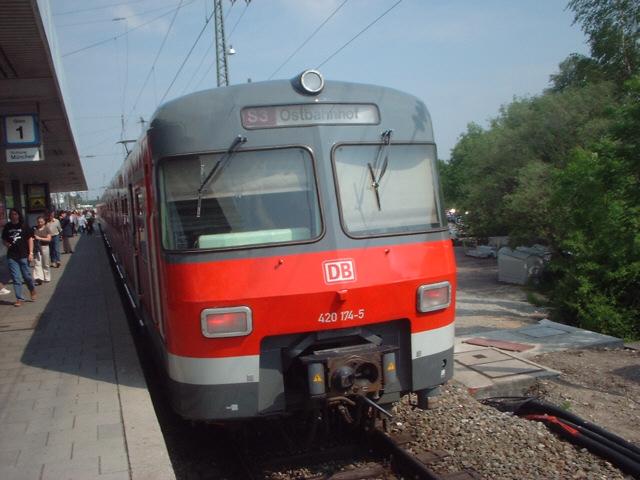 420 174 steht in Olching zur Abfahrt Richtung Ostbahnhof bereit... natrlich als S3 ;)