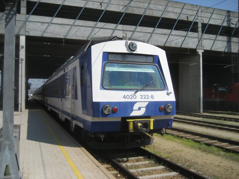 420 222 im April 2007 in Krems an der Donau.