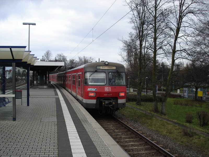 420 232 fhrt als S3 von Darmstadt Hbf nach Bad Soden. (Januar 2007)