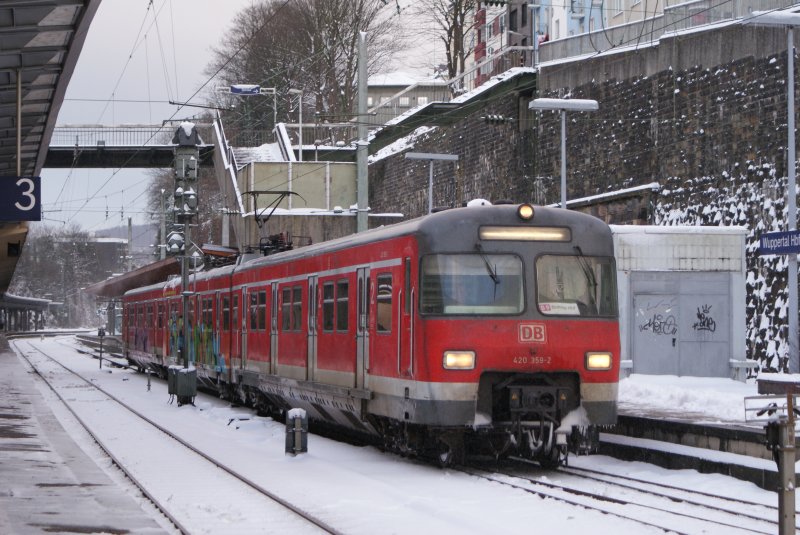 420 359-2 als S 9 in Wuppertal Hbf am 05.01.2008