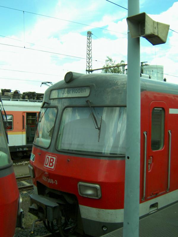 420 368-3 in der S-Bahn Abstellanlage Frankfurt Main nach der Fahtr auf der Linie S1 Wiesbaden - Ober Roden