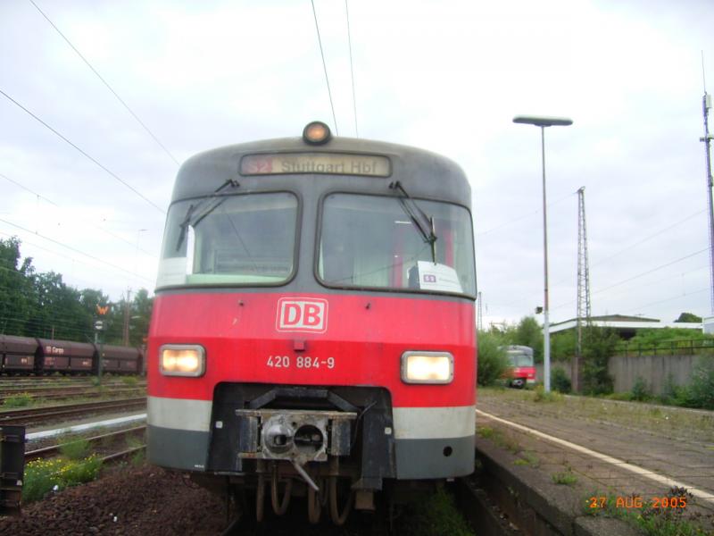 420 384 in Gladbeck-West.
(Bevor irgendwelche Kritik kommt: Ich darf vor dem Zug stehen!)