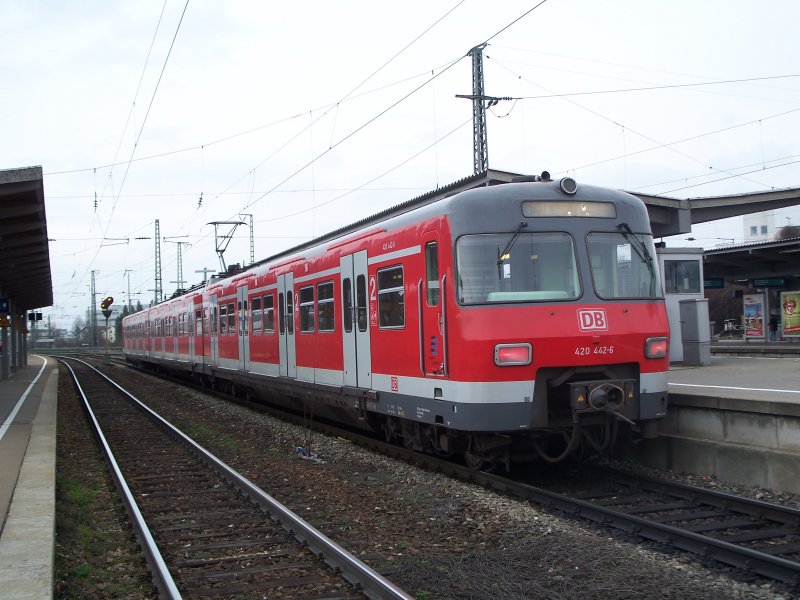 420 442-6 der Stuttgarter S-Bahn am 17. M�rz in Bietigheim-Bissingen.