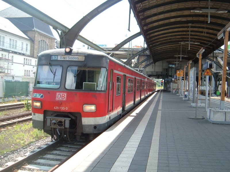 420 735-3 mit einer S3 nach Bad Soden in Darmstadt Hbf, 10.6.07