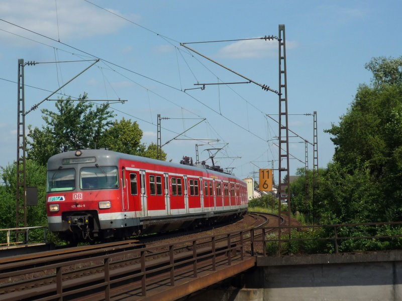 420 884-9 als S9 nach Wiesbaden Hbf zwischen Mainz-Bischofsheim und dem Abzw.Kostheim. 03.06.09