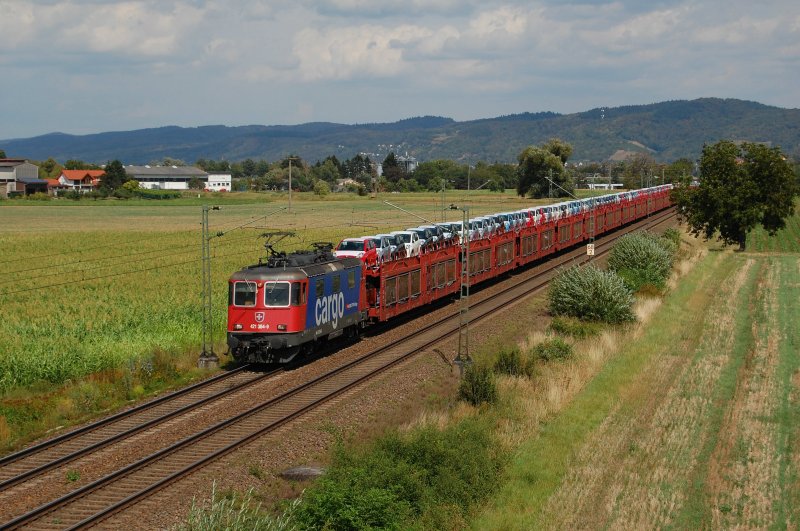 421 384-9 der SBB-Cargo mit Autotransportzug, fhrt in Grosachsen-Heddesheim Richtung Mannheim-Friedrichsfeld. 02.09.2009
