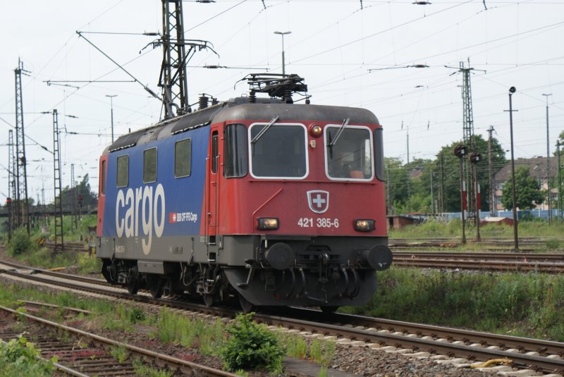 421 385-6 der SBB bei der Durchfahrt des Seelzer Rangierbahnhofes am 26.05.2009.