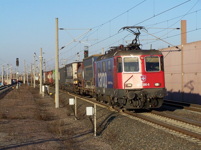 421 390-6 bei der Durchfahrt in Baden-Baden. Aufgenommen am 16.02.08