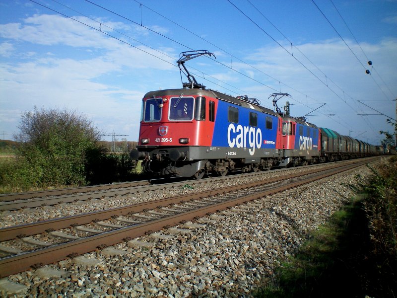 421 395 - 5 und 421 xxx-x  der SBB Cargo hier am 18.10.08 hinter Offenburg