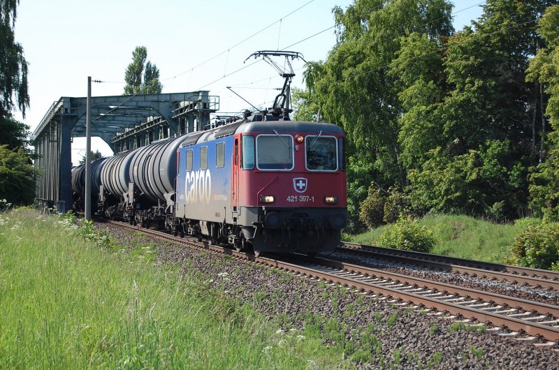 421 397-1 der SBB Corgo am 25.05.2009 nach berquerung des Mittellandkanals bei Peine