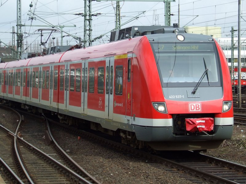 422 437 bei der Einfahrt in Dsseldorf Hbf am 13.03.2009.