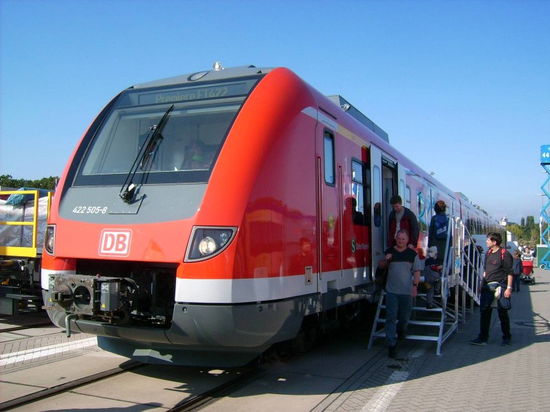 422 505 f�r die S-Bahn Rhein-Ruhr auf der Innotrans am 28.09.08.