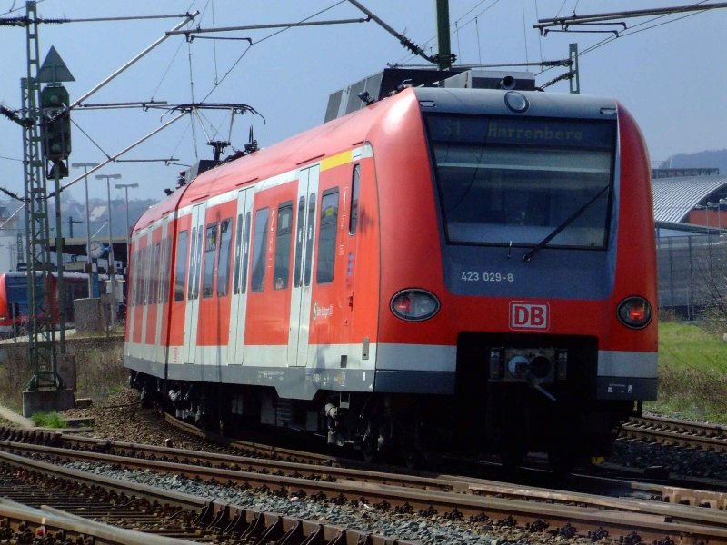 423 029 erreicht den Endbahnhof Herrenberg auf der S1 am 03.04.2007