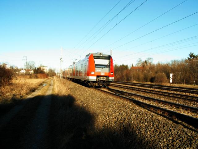 423 091 ist am 08.01.05 auf der S6 unterwegs.