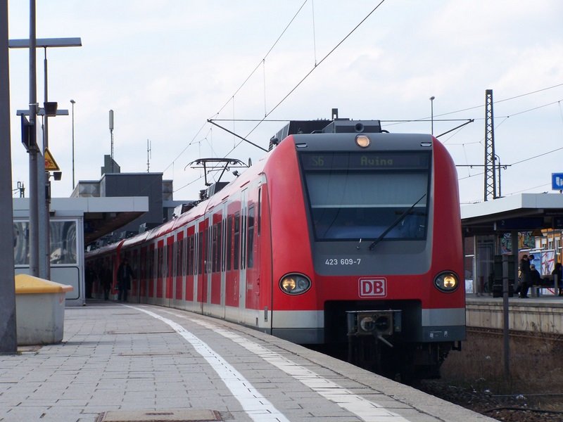 423 109/609 steht zusammen mit 423 072/572 als S6 nach Ayingin M-Donnersbergbrcke. 29.03.09