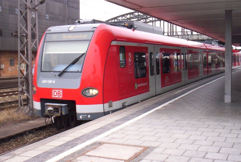 423 128/628 steht als S7 nach M-Ostbahnhof in M-Hackerbrcke. 24.03.2007