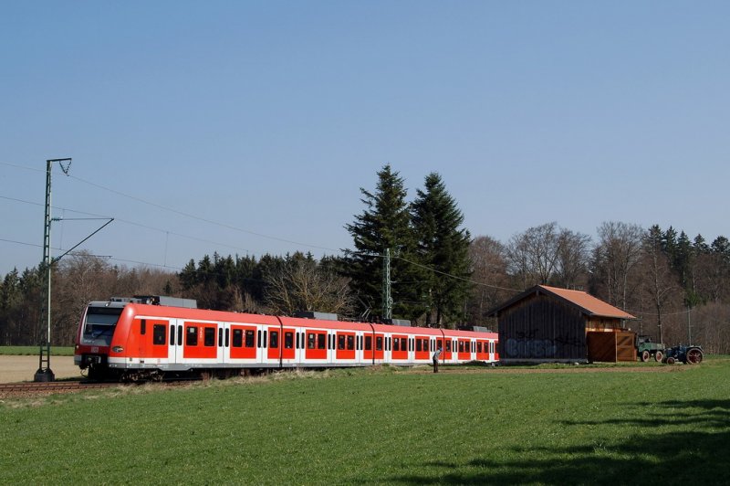 423 143 und 423 083 mit einer S-Bahn nach MWO zwischen Hohensch�ftlarn und Baierbrunn (11.04.2007)