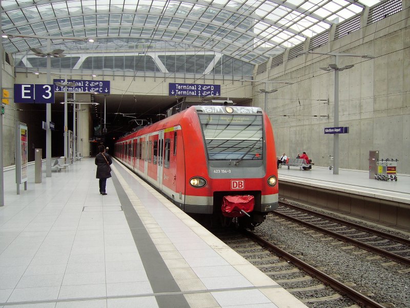 423 194-0 als S13 nach Troisdorf in Kln/Bonn-Flughafen. 27.10.08