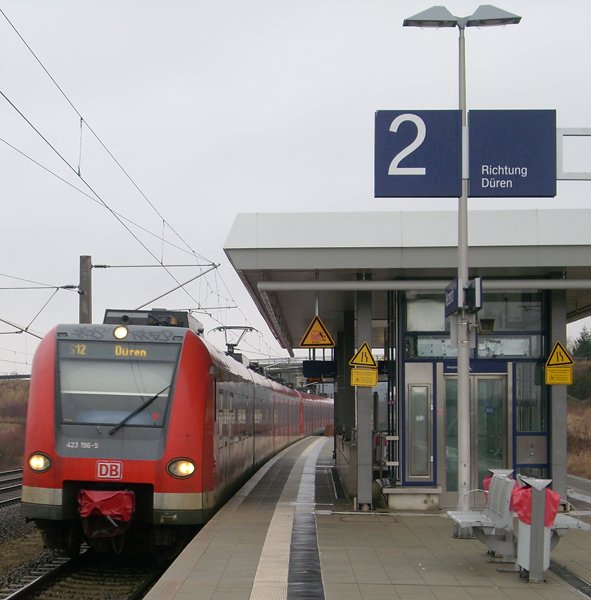 423 196 als S12 nach D�ren bei der Einfahrt in Merzenich 22.2.2009