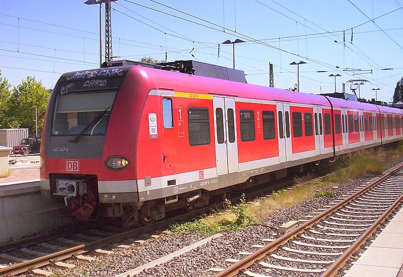423 247/747 als S12 nach Hennef(Sieg) in D�ren