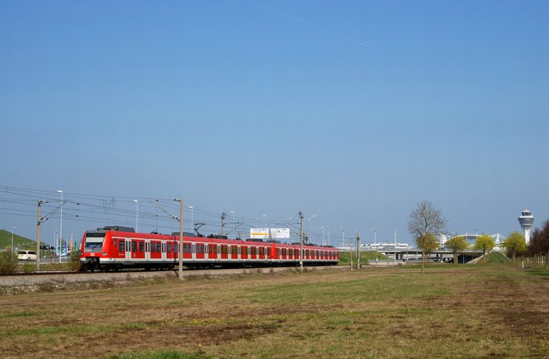 423 288 und 423 178 mit einer S-Bahn nach MGE am Mnchener Flughafen (11.04.2007)