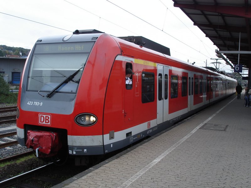 423 293 ist im Sommer 2006 auf der S8 nach Hagen Hbf unterwegs.