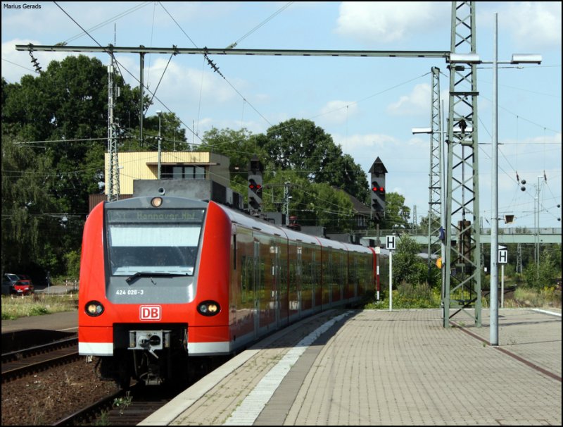 424 026 und 017 als S1 aus Hannover bei der Einfahrt in Minden 31.7.2009
