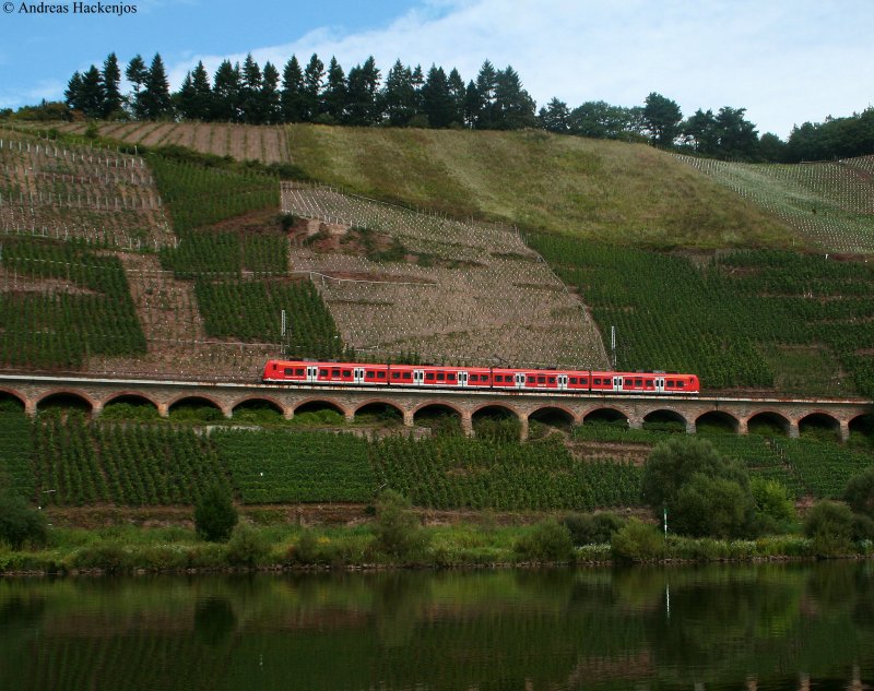 425 *** als RE 12024 (Koblenz Hbf-Kaiserslautern Hbf)auf dem Pndericher Hangviadukt 13.8.09